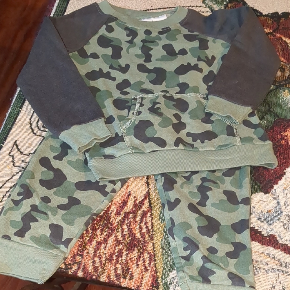 Camo Print Kids Sweatshirt and Pants Set